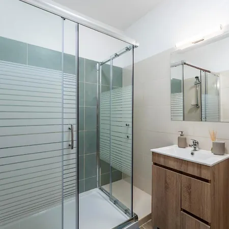 Luminous 2bdr Flat W/balcony By Lovelystay Albufeira