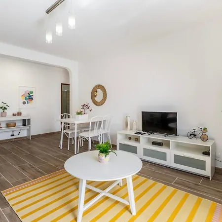 아파트 Luminous 2bdr Flat W/balcony By Lovelystay