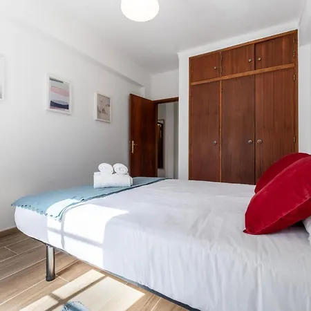 Luminous 2bdr Flat W/balcony By Lovelystay شقة البوفيرا