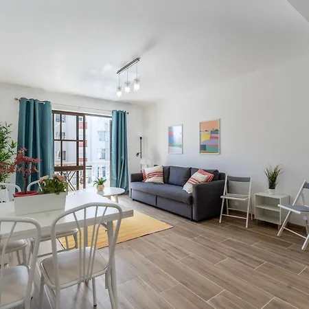 Luminous 2bdr Flat W/balcony By Lovelystay *